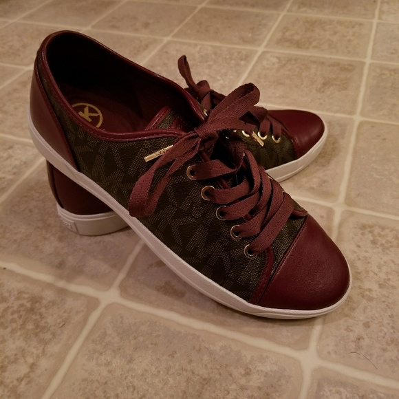 Michael Kors Sneakers - Picture 2 of 3